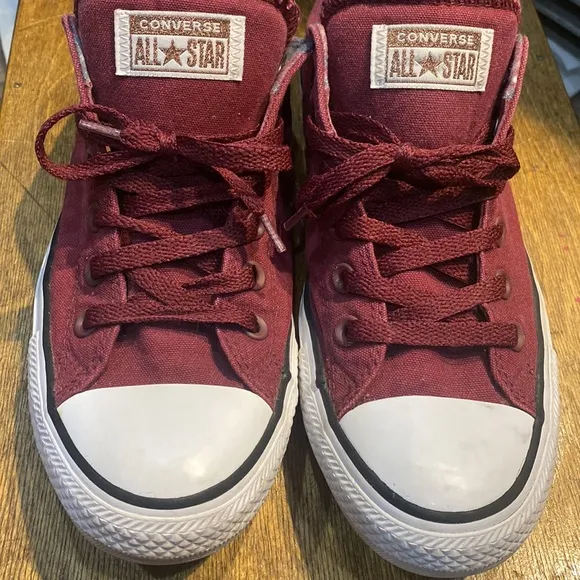 Converse All Stars Chucks Slip in Burgundy Sneakers
