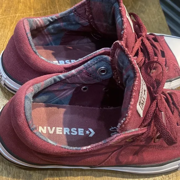 Converse All Stars Chucks Slip in Burgundy Sneakers