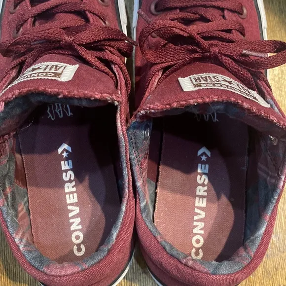 Converse All Stars Chucks Slip in Burgundy Sneakers