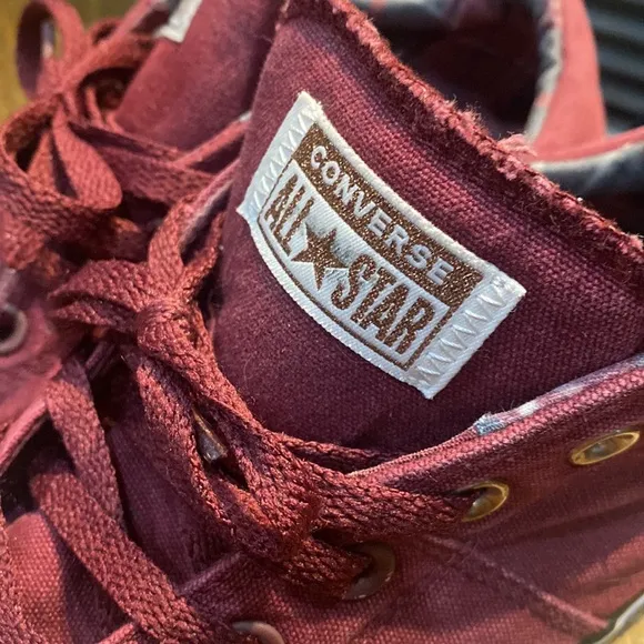 Converse All Stars Chucks Slip in Burgundy Sneakers