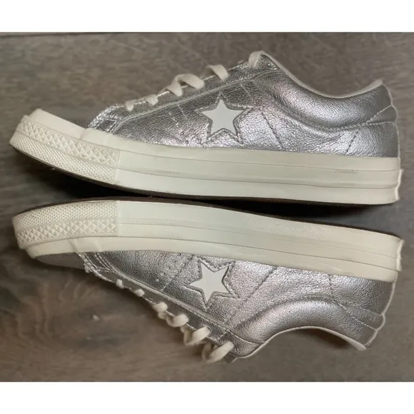 Converse One Star Leather Low-Top Sneakers