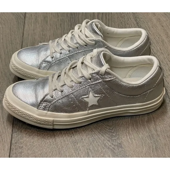 Converse One Star Leather Low-Top Sneakers