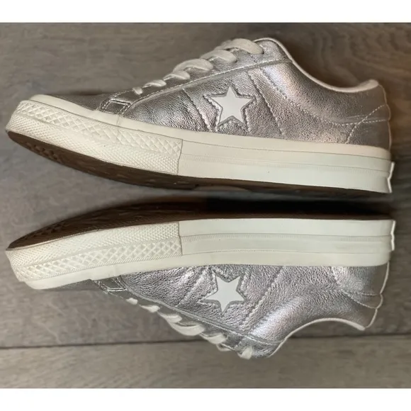 Converse One Star Leather Low-Top Sneakers