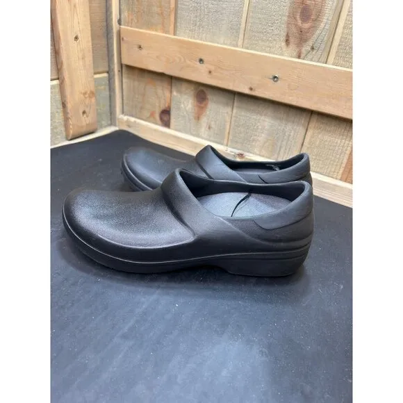 Crocs Women’s Neria Pro II Work Clog Work Slip-On Shoes Womens Size 9