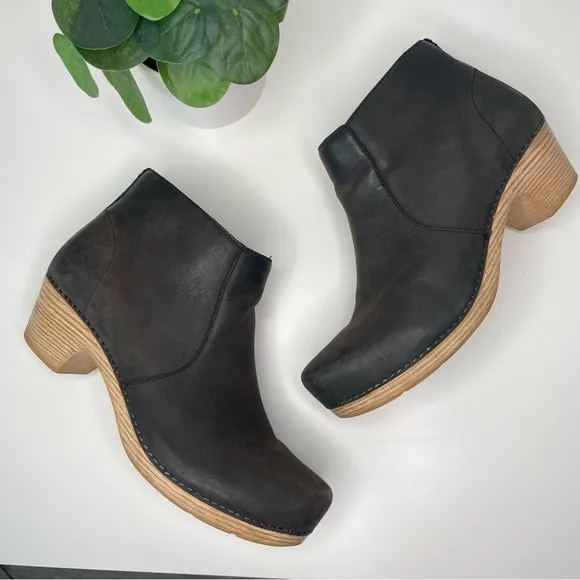 Dansko Becka Pull Up Boots Wooden Sole Size EU 40 US 9.5 Black Oiled Leather