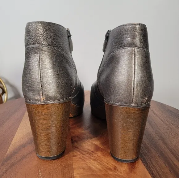 Dansko Delphine Metallic Leather Ankle Boots Size 39 Comfy Heels