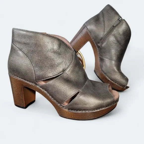 Dansko Delphine Metallic Leather Ankle Boots Size 39 Comfy Heels