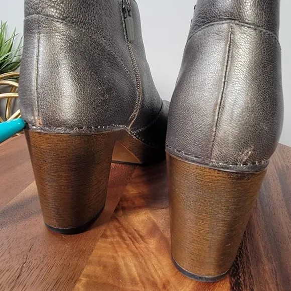 Dansko Delphine Metallic Leather Ankle Boots Size 39 Comfy Heels