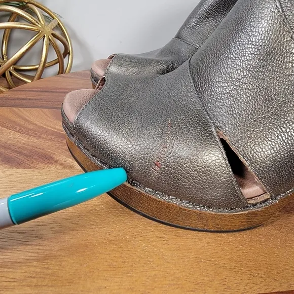 Dansko Delphine Metallic Leather Ankle Boots Size 39 Comfy Heels