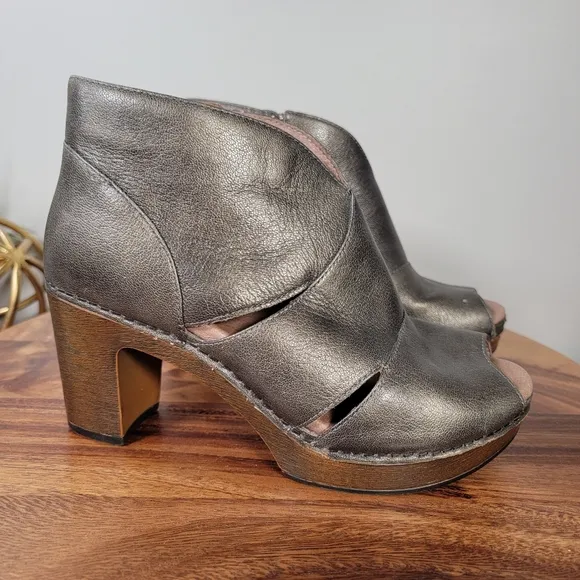 Dansko Delphine Metallic Leather Ankle Boots Size 39 Comfy Heels