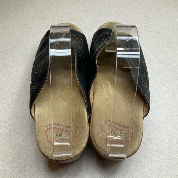 Dansko‎ Sheri Sandal 39 Brown Tooled Roses &amp; Studs