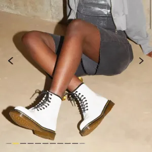 Doc Martens 1460 SMOOTH LEATHER LACE UP BOOTS