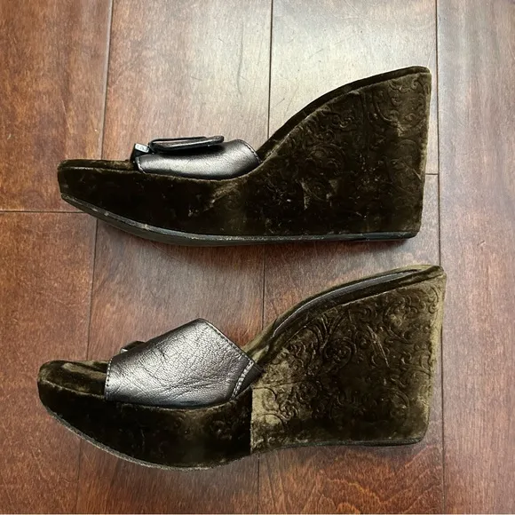 Donald J. Pliner Couture Women's Green Velvet and Leather Wedge Sandals, Size 8