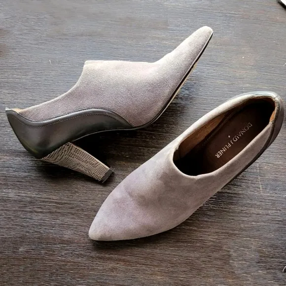 Donald J PLINER Tyra Ankle Bootie gray
