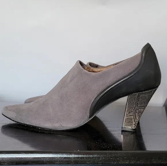 Donald J PLINER Tyra Ankle Bootie gray