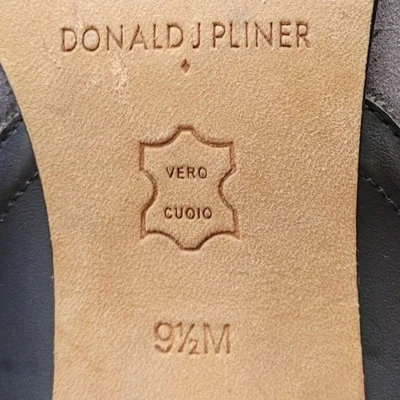 Donald J PLINER Tyra Ankle Bootie gray