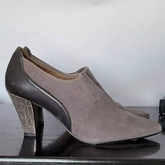 Donald J PLINER Tyra Ankle Bootie gray