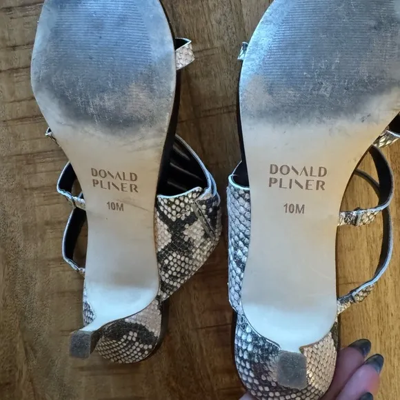 Donald J. Pliner Women's Snake Print toe ring kitten heel leather Sandals EUC