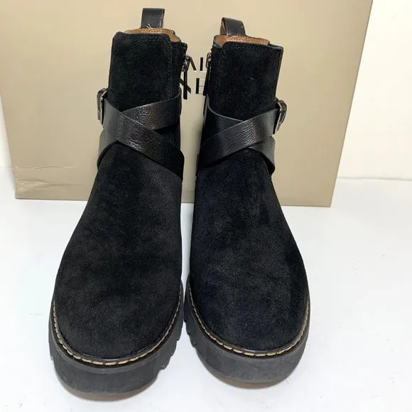Donald Pliner Captain Boots Suede Buckled Lug Sole Booties Black Size 8 NEW