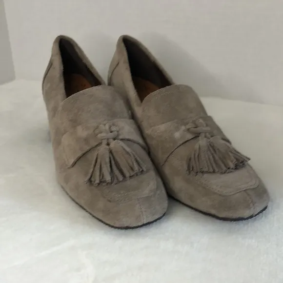 DONALD PLINER Kressida Suede Tassel Heeled Loafer Pump in Driftwood Women's 6