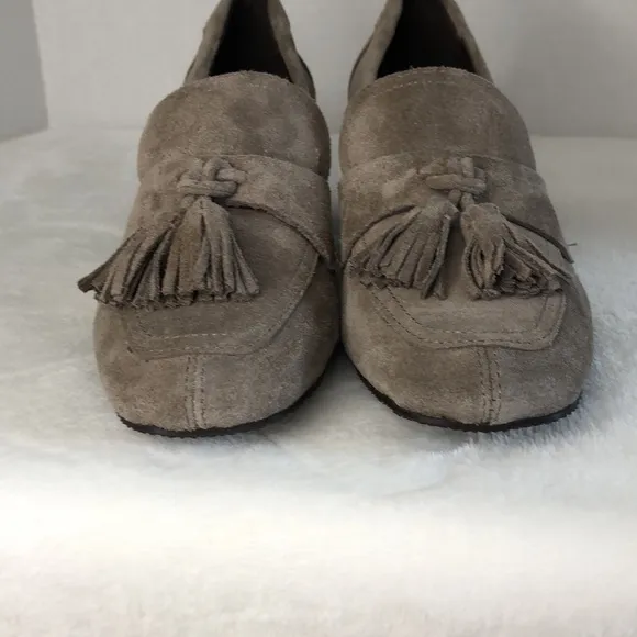 DONALD PLINER Kressida Suede Tassel Heeled Loafer Pump in Driftwood Women's 6