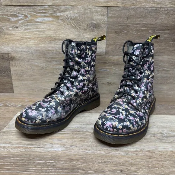 Dr. Martens 1460 Floral Print Combat Boots Women's Size 9 slight toe wear