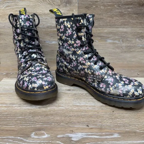Dr. Martens 1460 Floral Print Combat Boots Women's Size 9 slight toe wear