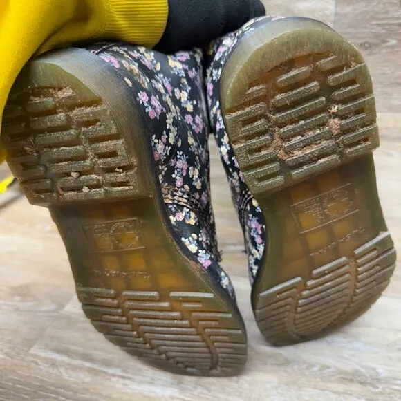 Dr. Martens 1460 Floral Print Combat Boots Women's Size 9 slight toe wear