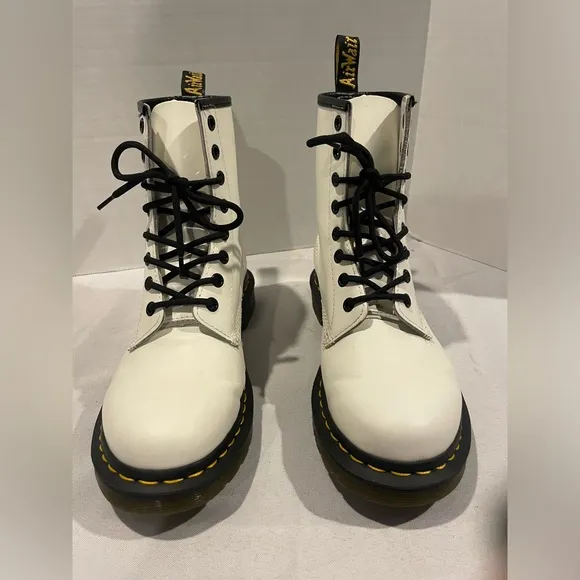 DR. MARTENS 1460 Smooth Leather White Black Lace Up Ankle Boots Women’s Size 8
