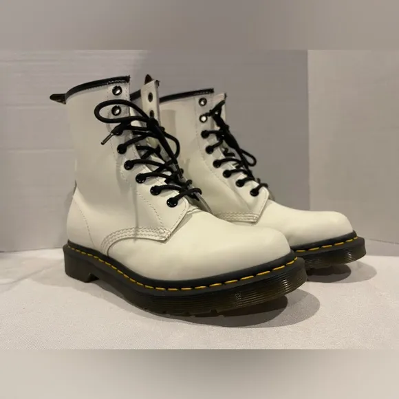 DR. MARTENS 1460 Smooth Leather White Black Lace Up Ankle Boots Women’s Size 8