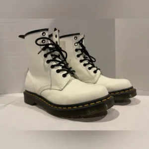 DR. MARTENS 1460 Smooth Leather White Black Lace Up Ankle Boots Women’s Size 8