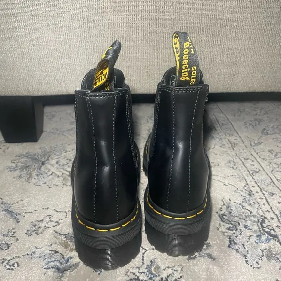 Dr Martens 2976 Smooth Leather PlatformChelsea Boots