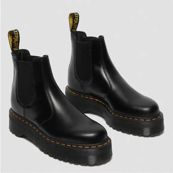 Dr Martens 2976 Smooth Leather PlatformChelsea Boots