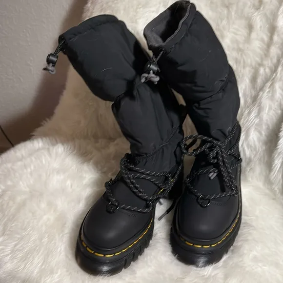 Dr. Martens Audrick Hi Puffer Boots 10 M NWT