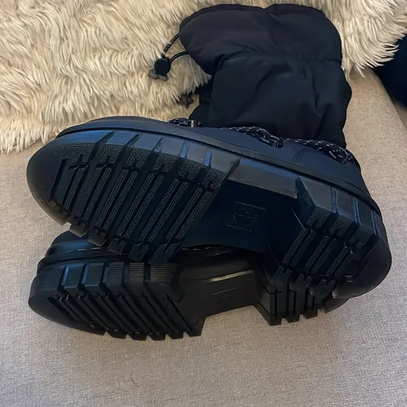 Dr Martens Audrick Hi Puffer Boots- 9
