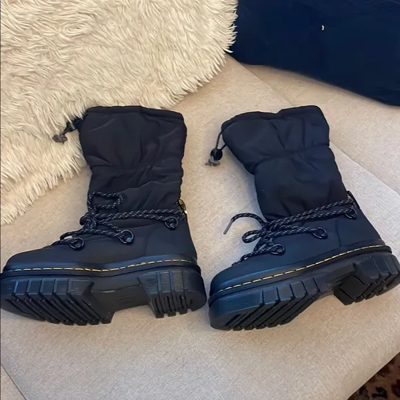 Dr Martens Audrick Hi Puffer Boots- 9