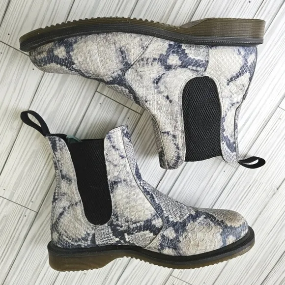 Dr. Martens Flora Asciano Chelsea Boots in Light Gray Snakeskin Size 8