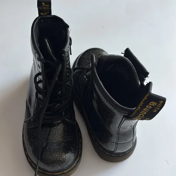 Dr. Martens Kids Fashion Boot