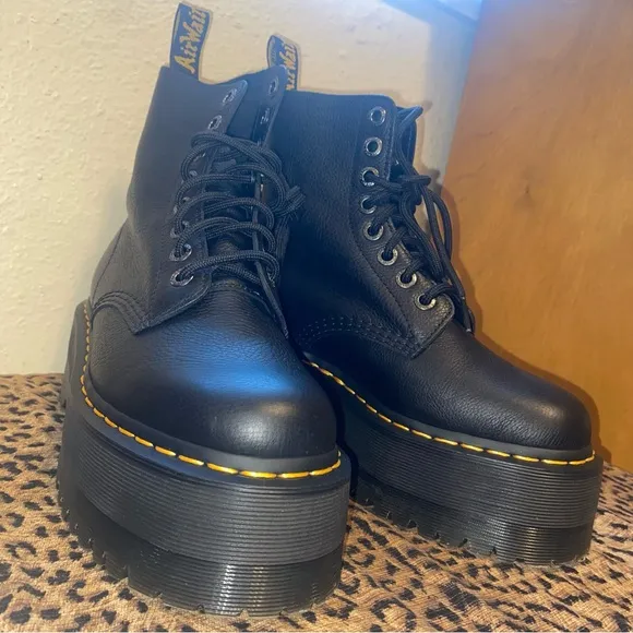 Dr. Martens Pascal Max Black Leather Platform Boots New size 7 Women’s Airwair