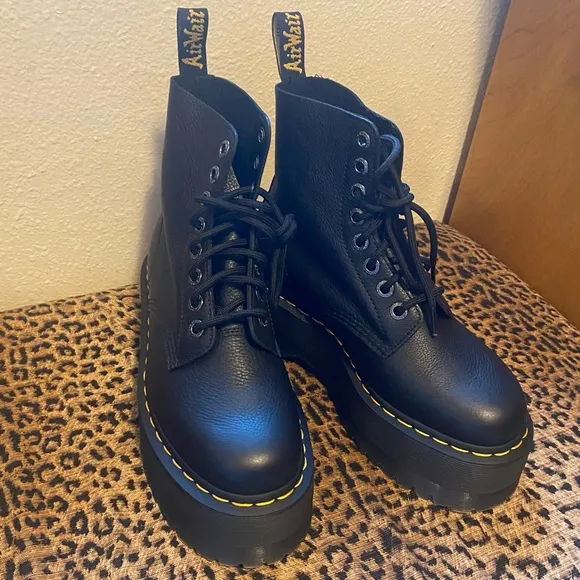 Dr. Martens Pascal Max Black Leather Platform Boots New size 7 Women’s Airwair