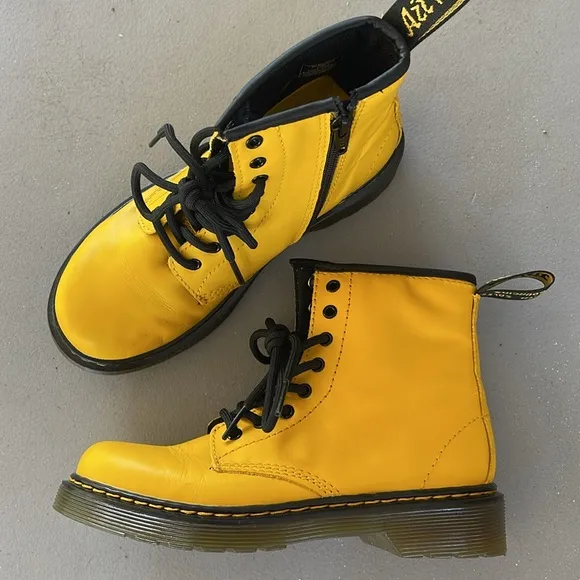 Dr. Martens YOUTH 1460 LEATHER LACE UP BOOTS Yellow Size 2