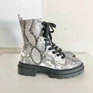 DV Dolce Vita Women's lace up combat snake print boots NWOT size 6.5