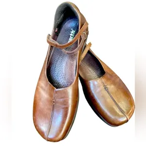 Earth Brand Women’s size 11 Brown 90s Mary Janes Slip on  Strap Shoes leather