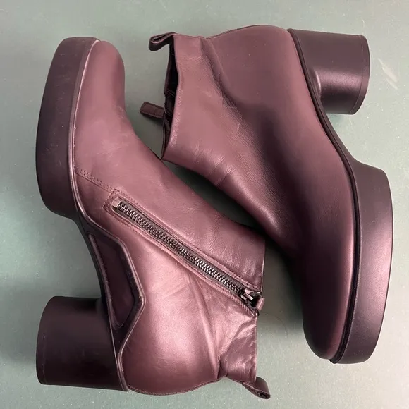 ECCO Shape Sculpted Motion 55 Boots purple size 10