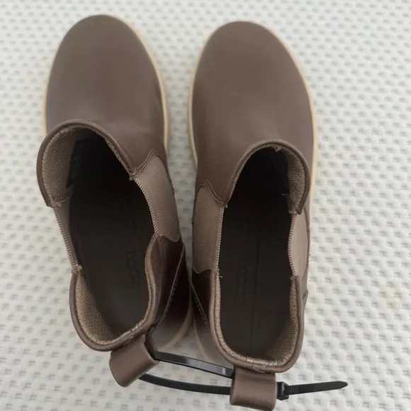 Ecco Soft 7 Women’s Leather Brown Chelsea Boots size 4-4.5
