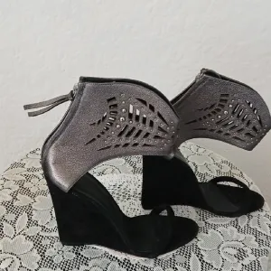 Elegant Black Wedge Sandals