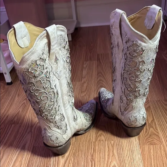 Elegant Embroidered Women's Boots