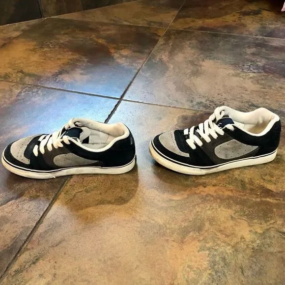ES Boy’s Square One Boy’s Shoes Size 5