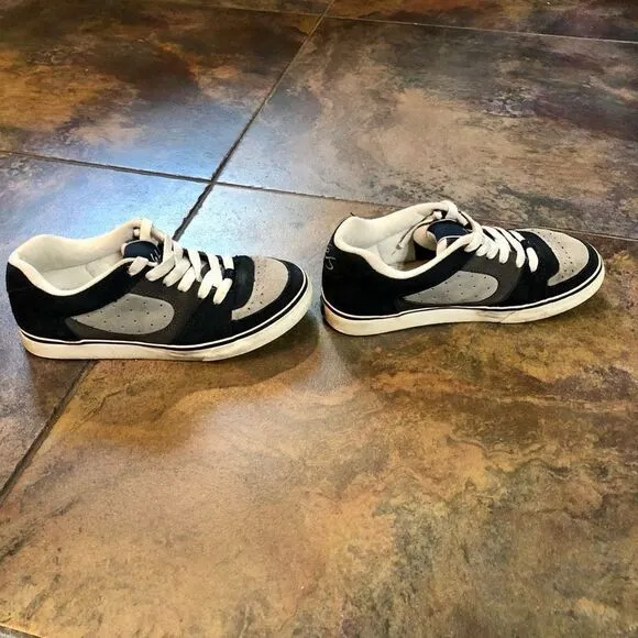 ES Boy’s Square One Boy’s Shoes Size 5