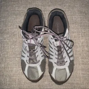 EUC Columbia Techlite Hiking Shoes Size 11.